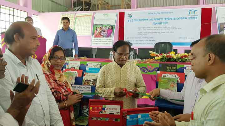 নাটোরের বাগাতিপাড়ায় ৫০ বিদ্যালয়ে পাঠাগার উদ্বোধন করলেন এমপি কালাম।