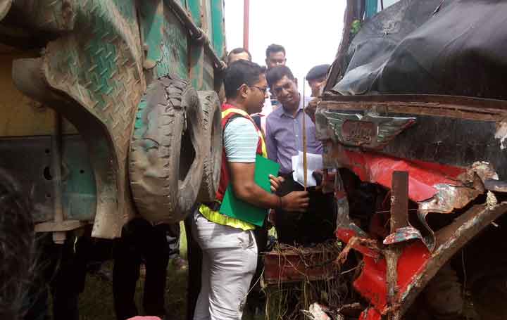 নাটোরে ১৫ যাত্রীর মৃত্যুতে দায়ী লেগুনা চালক?