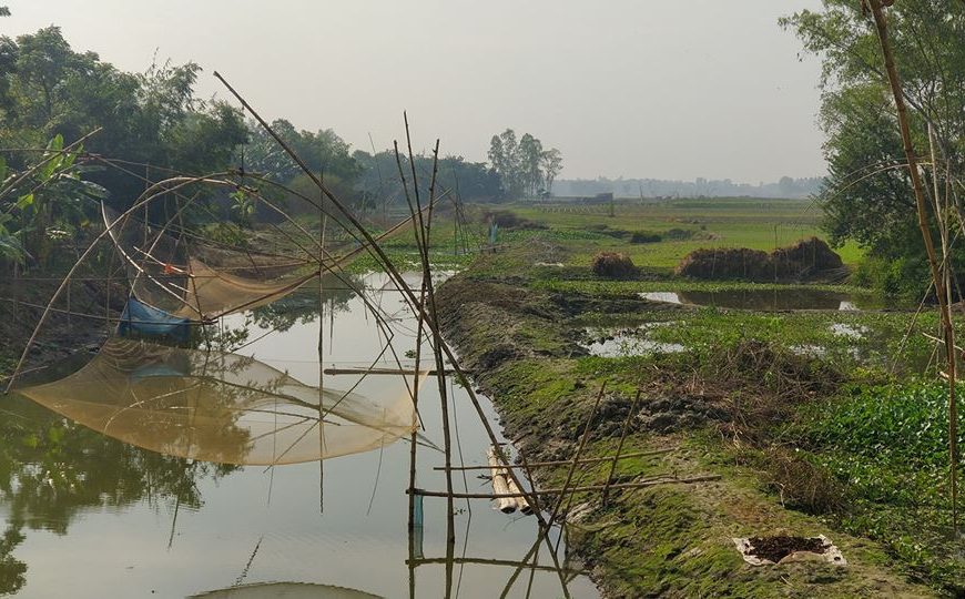 নাটোরে খাল নিয়ে রশি-টানাটানি