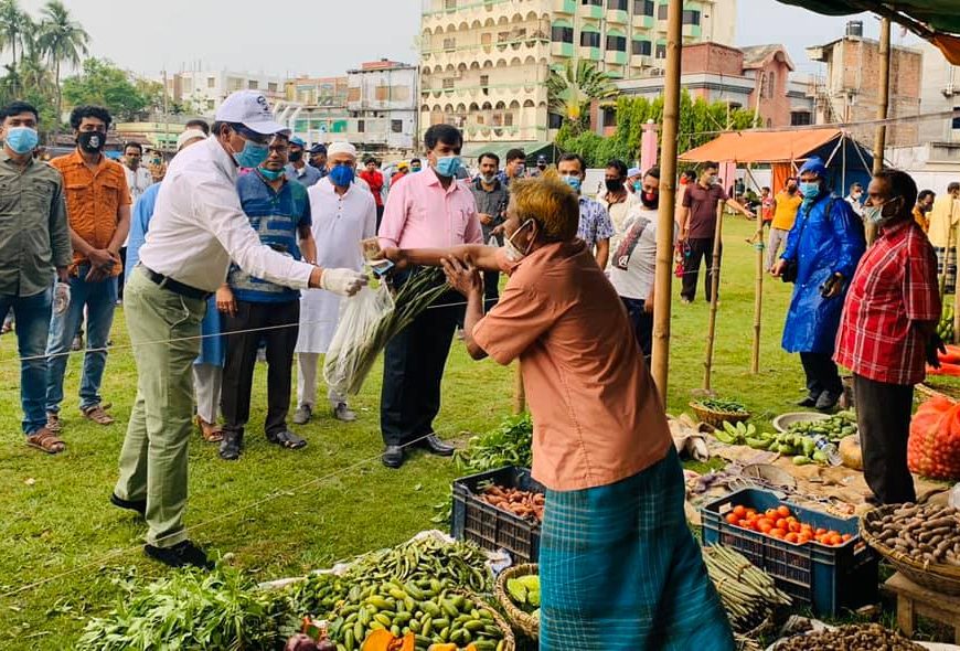 নাটোরের কানাইখালী মাঠে এখন নীচাবাজার কাচাবাজার