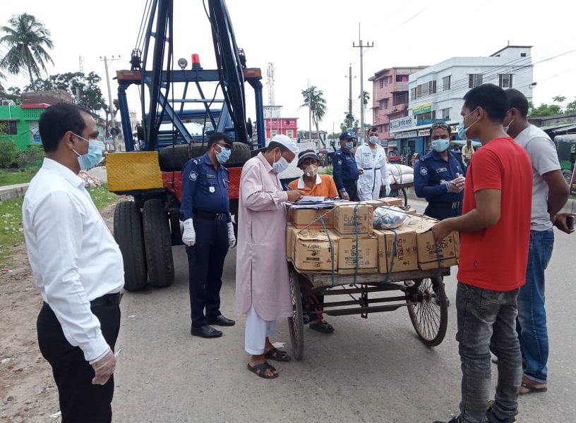 নাটোরে মাস্ক ব্যবহার না করায় ৫১ জনকে জরিমানা