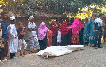 বালির ট্রাকের সাথে ধানমাড়াই মেশিনের সংঘর্ষে একজন নিহত