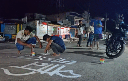 লালপুরে রং তুলি নিয়ে সড়কে শিক্ষার্থীরা