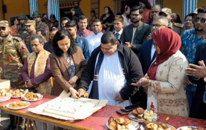 নাটোরে আনন্দমুখর পরিবেশে বড়দিন উদযাপন